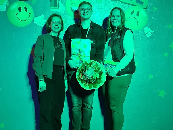 Verabschiedung des Auszubildenden Fabian Lehmann durch Ilka Winter und Melina Kirsch (SCHAUMANN)