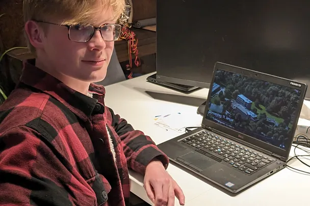 Auszubildender Fabian Lehmann im Homeoffice